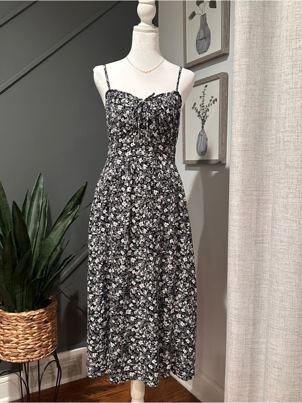 Old Navy Black & White Floral Spaghetti Strap Midi Dress